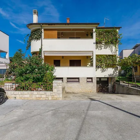 Zrinka-1 By Interhome Poreč