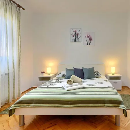 Zrinka-1 By Interhome Apartament Poreč