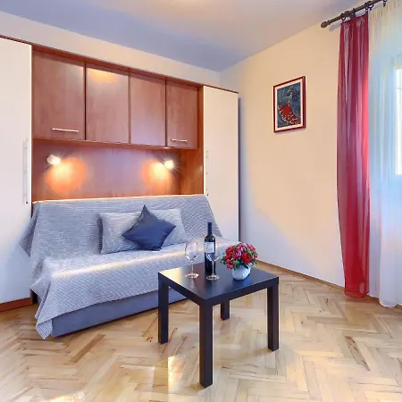 Zrinka-1 By Interhome Poreč